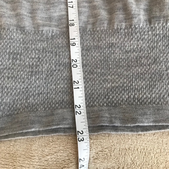 Max Studio Lightweight Turtleneck Sweater - Size L - Picture 9 of 13